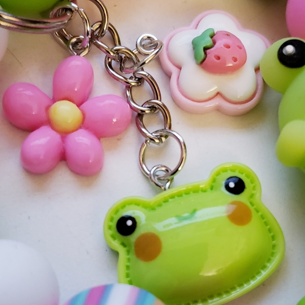 Handmade Silicone Focal Beaded Kawaii Frog Wristlet Keychain 🐸 - Picture 2 of 5